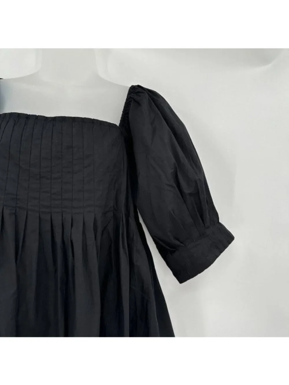 Pomander Place by Tuckernuck Black Shaye Blouse size S NWT Puff Sleeve Pleated